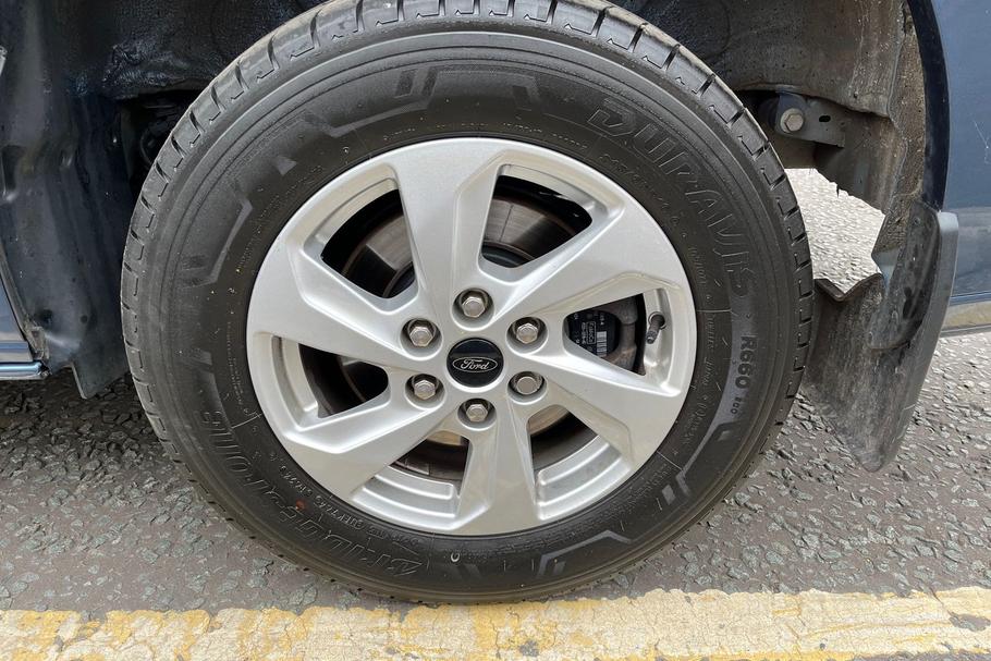 Used Ford TRANSIT CUSTOM YT74XPL 32