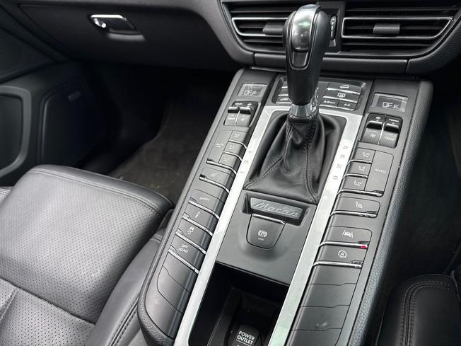 PORSCHE Macan Photo 38