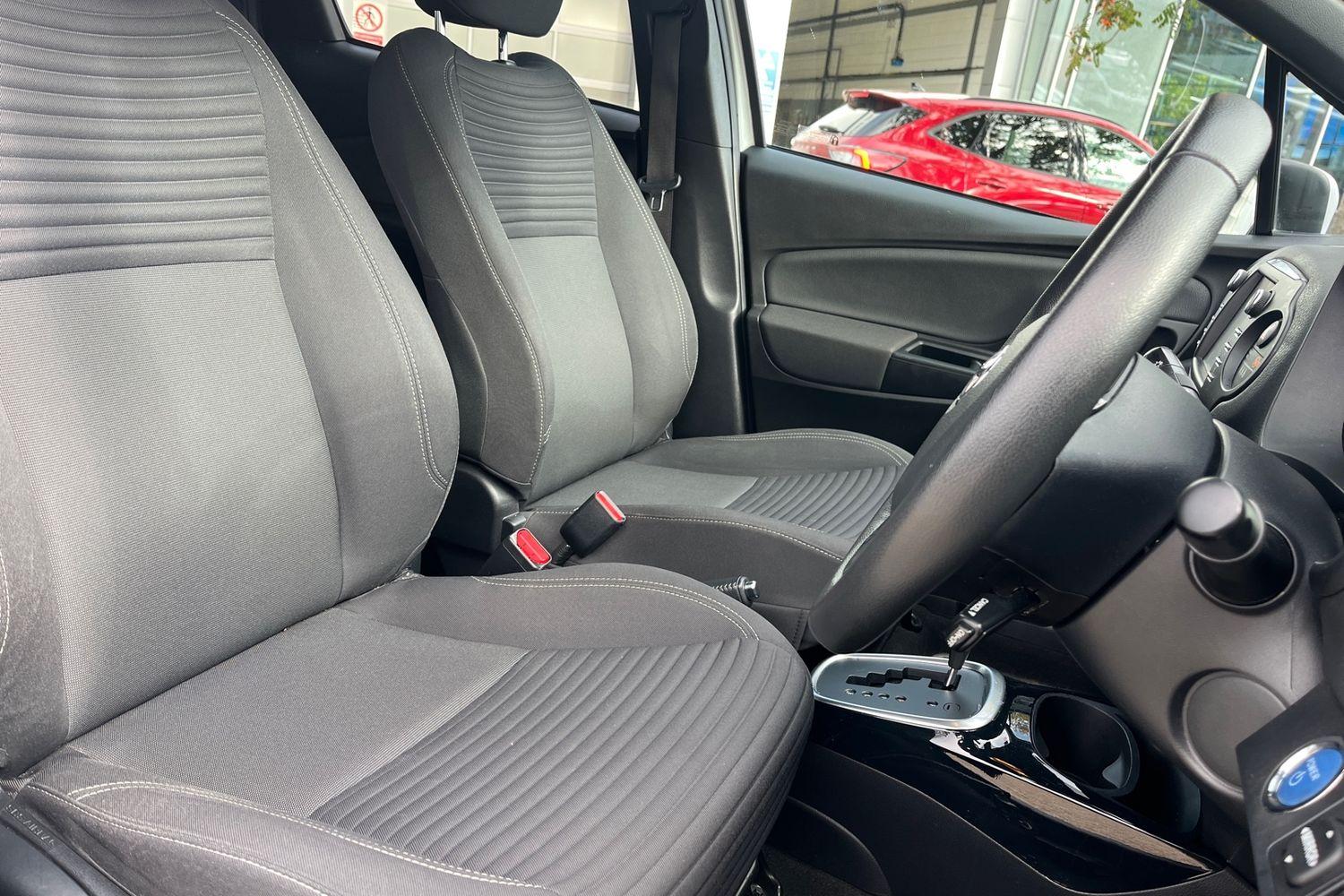 Toyota Yaris Photo 16