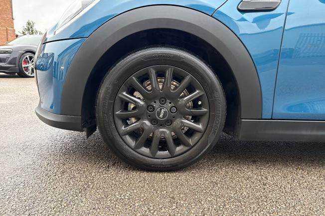 MINI Hatchback Photo 26