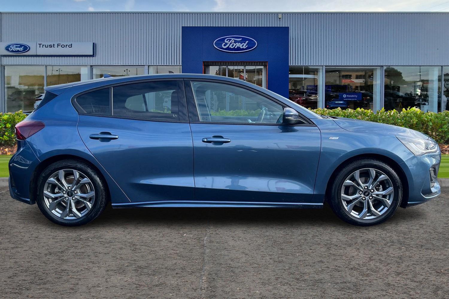 Ford FOCUS Photo 2