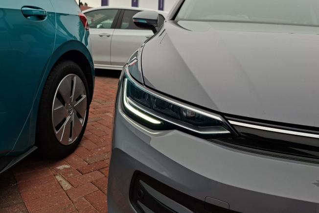 VOLKSWAGEN Golf Photo 19