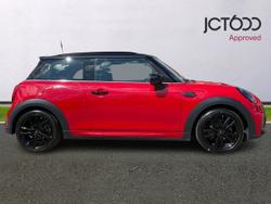 MINI Hatch Photo 4