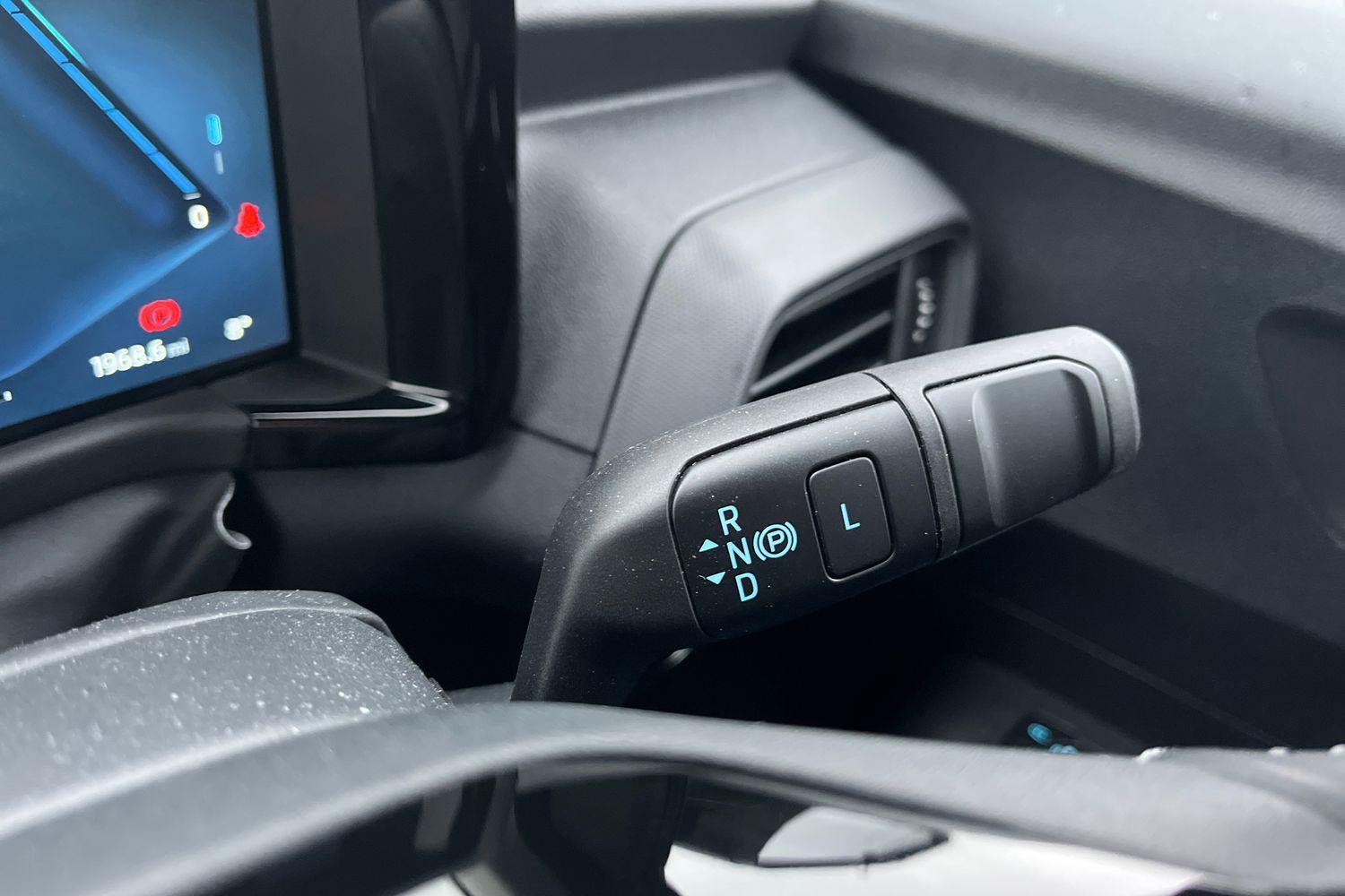 Ford E-Tourneo Courier Photo 14