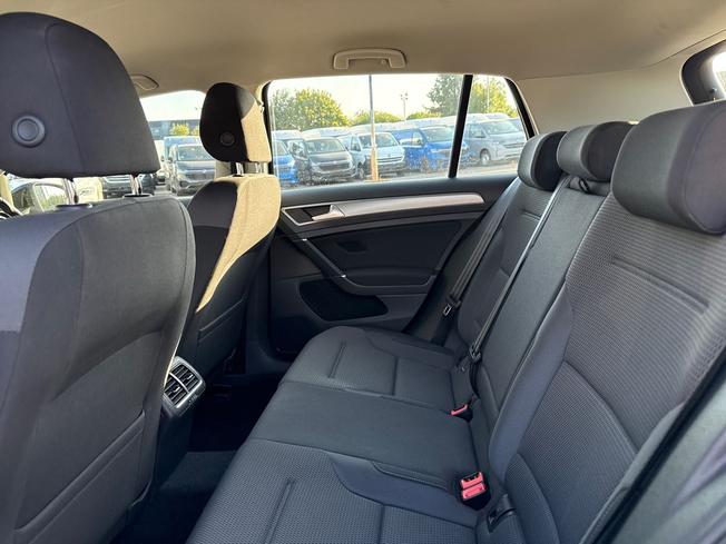 VOLKSWAGEN Golf Photo 24