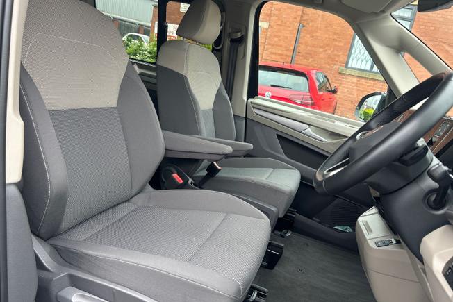 VOLKSWAGEN Multivan Photo 32