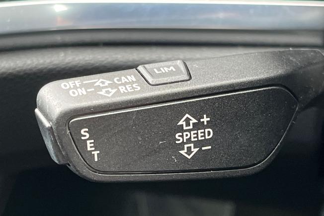 AUDI Q3 Photo 24