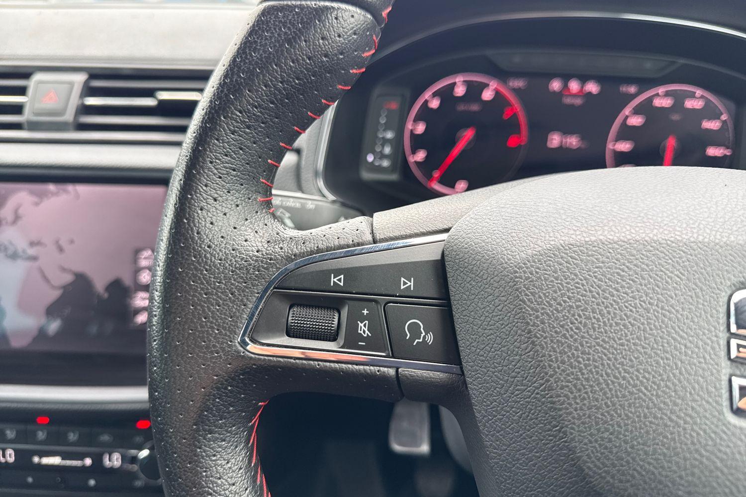 SEAT ARONA Photo 32