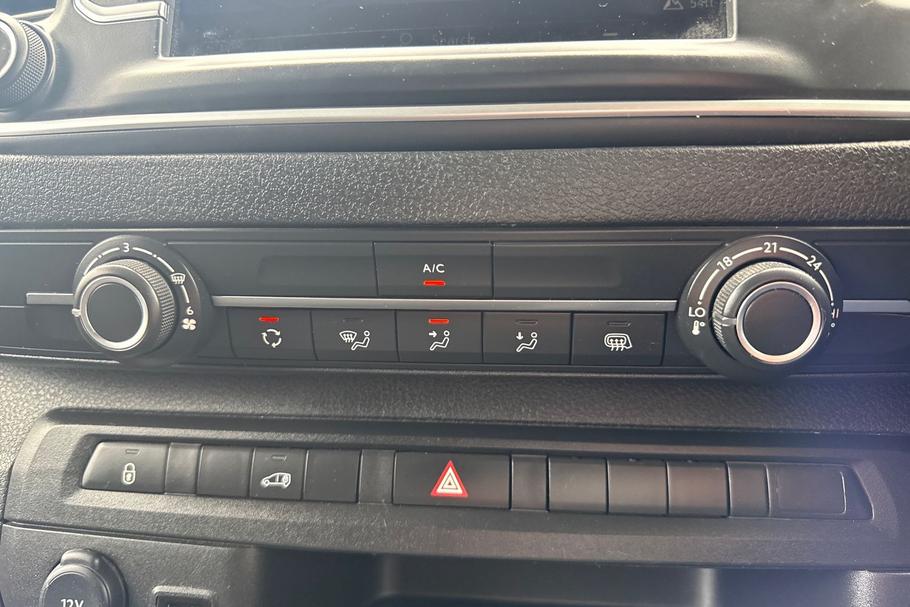 Used Vauxhall VIVARO DT73BWJ 28