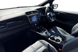 NISSAN Leaf Photo 2