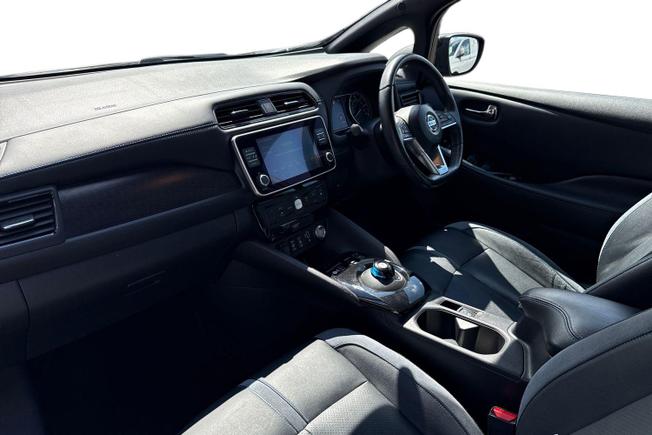 NISSAN Leaf Photo 2