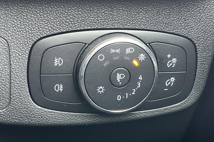 Ford FOCUS Photo autoimg-7da4044ae2b565f4a80f083271eac3615ae0539c.jpg