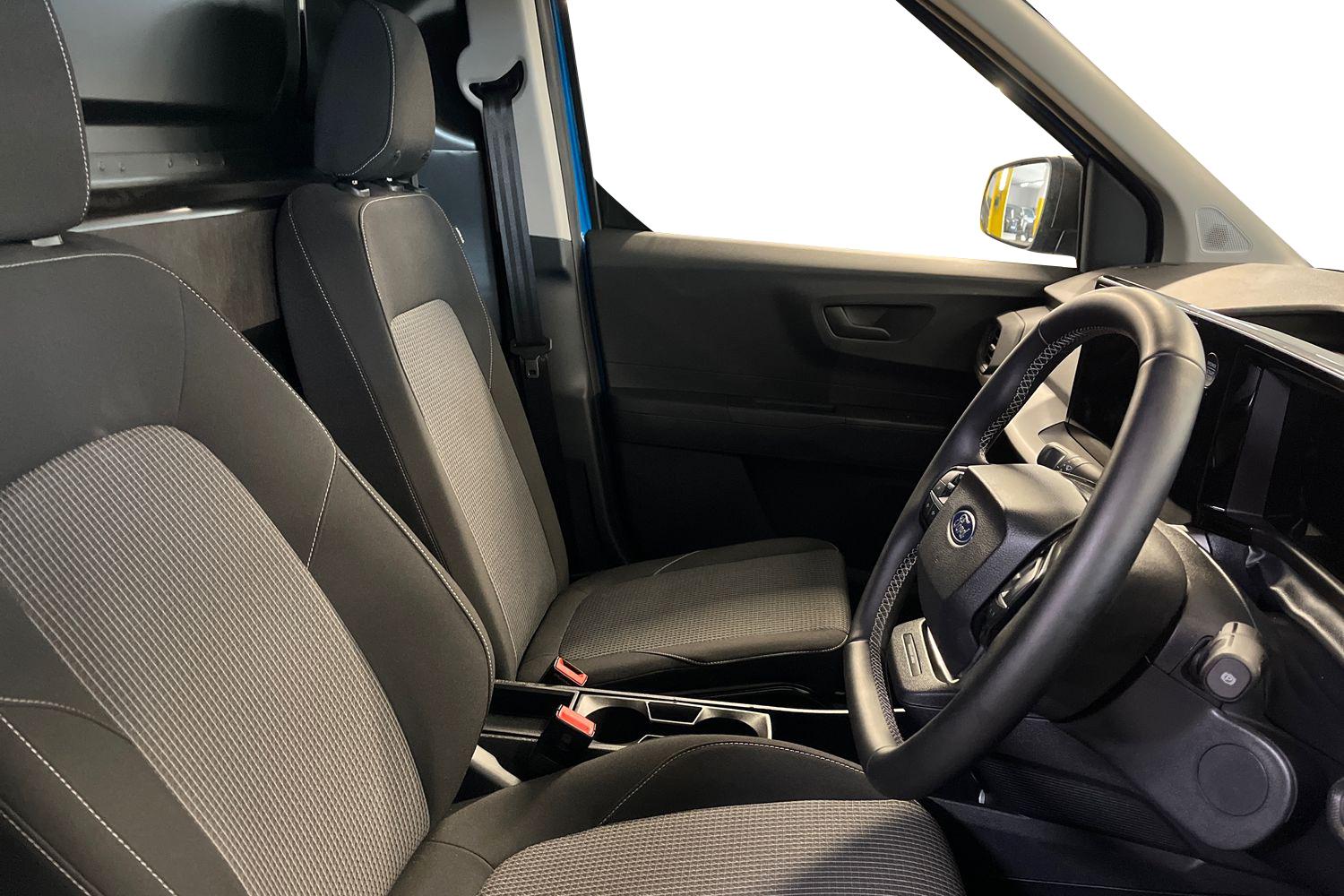 Ford E-Transit Courier Photo 9