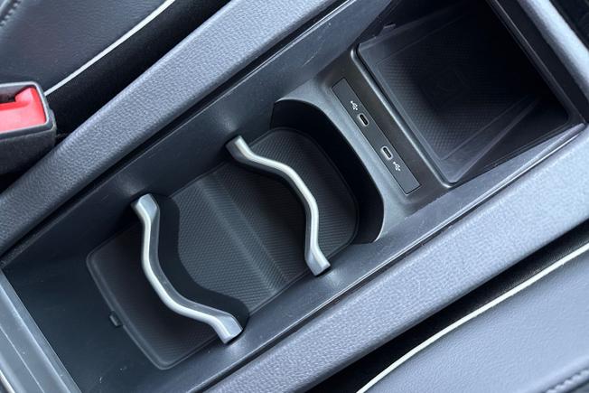 VOLKSWAGEN ID.4 Photo 35