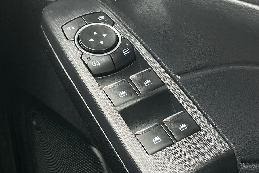 Ford KUGA Photo autoimg-7dab7515eb29cbe91926ac2a4e28f94962d31035.jpg