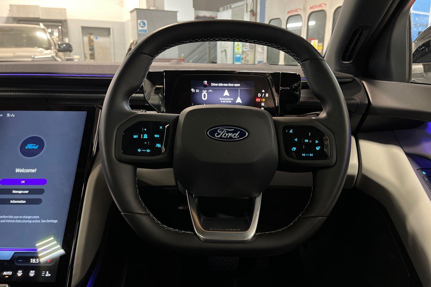 Ford Explorer Photo 11