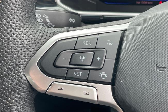 VOLKSWAGEN T-Roc Photo 16