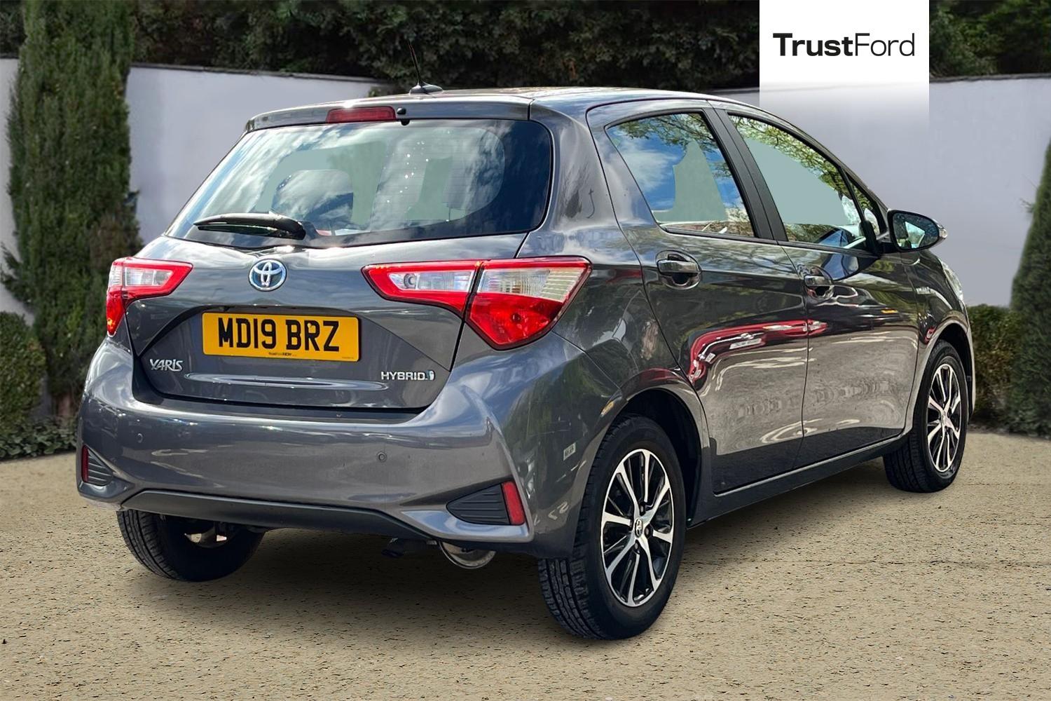 Toyota Yaris Photo 3