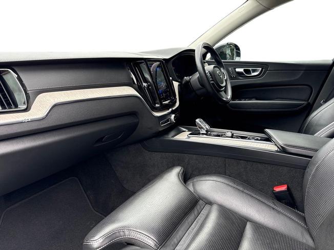 VOLVO XC60 Photo 2