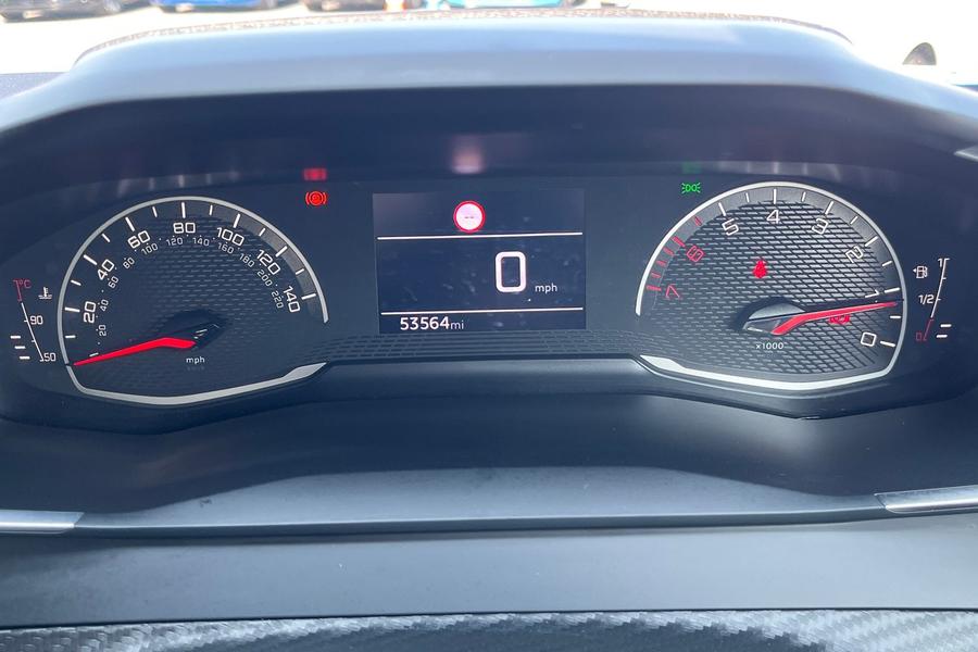 Peugeot 2008 Photo autoimg-7dda355ef16670554ff294350a07212267321bac.jpg
