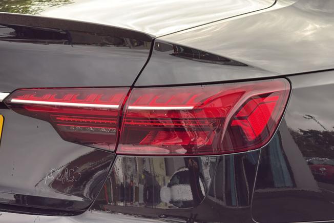 AUDI S4 Photo 18