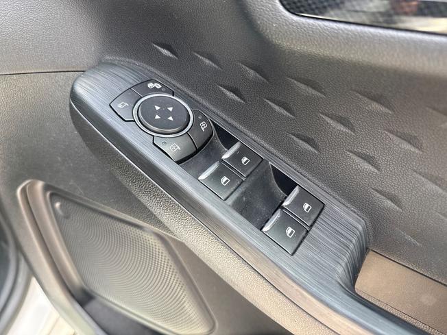 FORD Kuga Photo 39