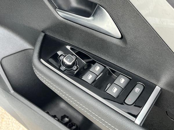 Vauxhall Astra Photo autoimg-7de49def4d6da4319bbb6263c92dd282b3f1b054.jpg