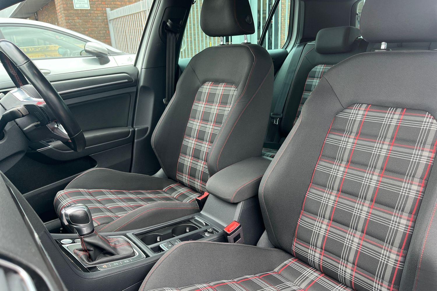 Volkswagen GOLF Photo 18