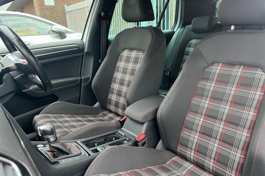 Volkswagen GOLF Photo autoimg-7de7764e719319dc2a8fe6ea746b6cac97f35ead.jpg