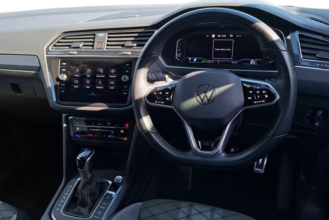 VOLKSWAGEN Tiguan Photo 11