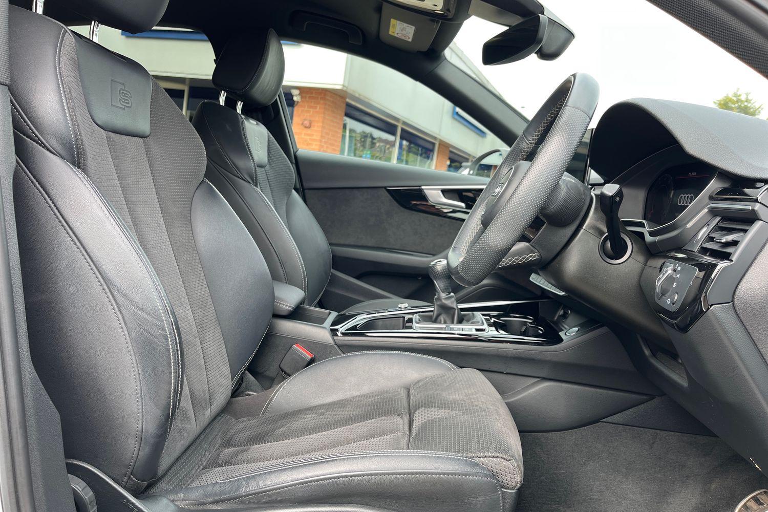 Audi A4 Photo 16