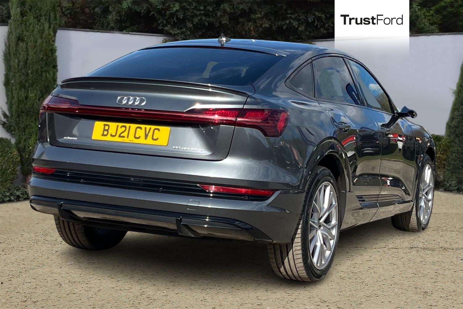 Audi e-tron Photo 3