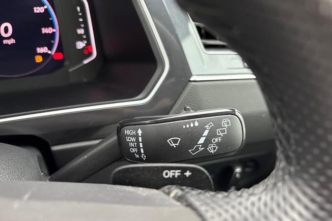VOLKSWAGEN Tiguan Photo 30