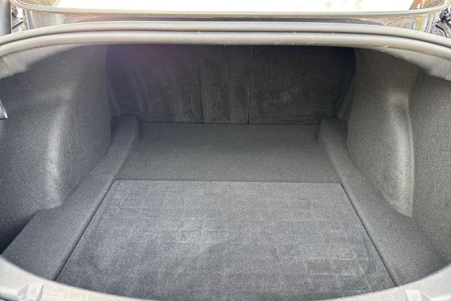 TESLA Model 3 Photo 12