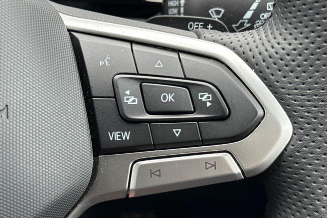 VOLKSWAGEN T-Roc Photo 17