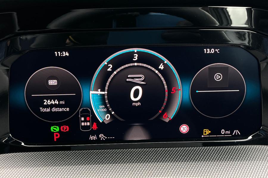 Volkswagen GOLF Photo autoimg-7def85134f97a283790f982329ac8cc5335dc7dc.jpg