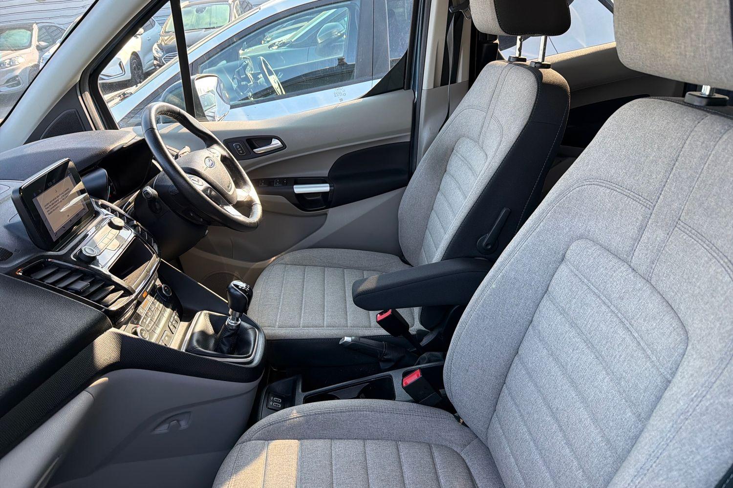 Ford TOURNEO CONNECT Photo 18