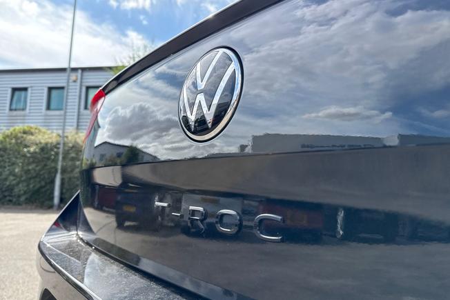 VOLKSWAGEN T-Roc Photo 23