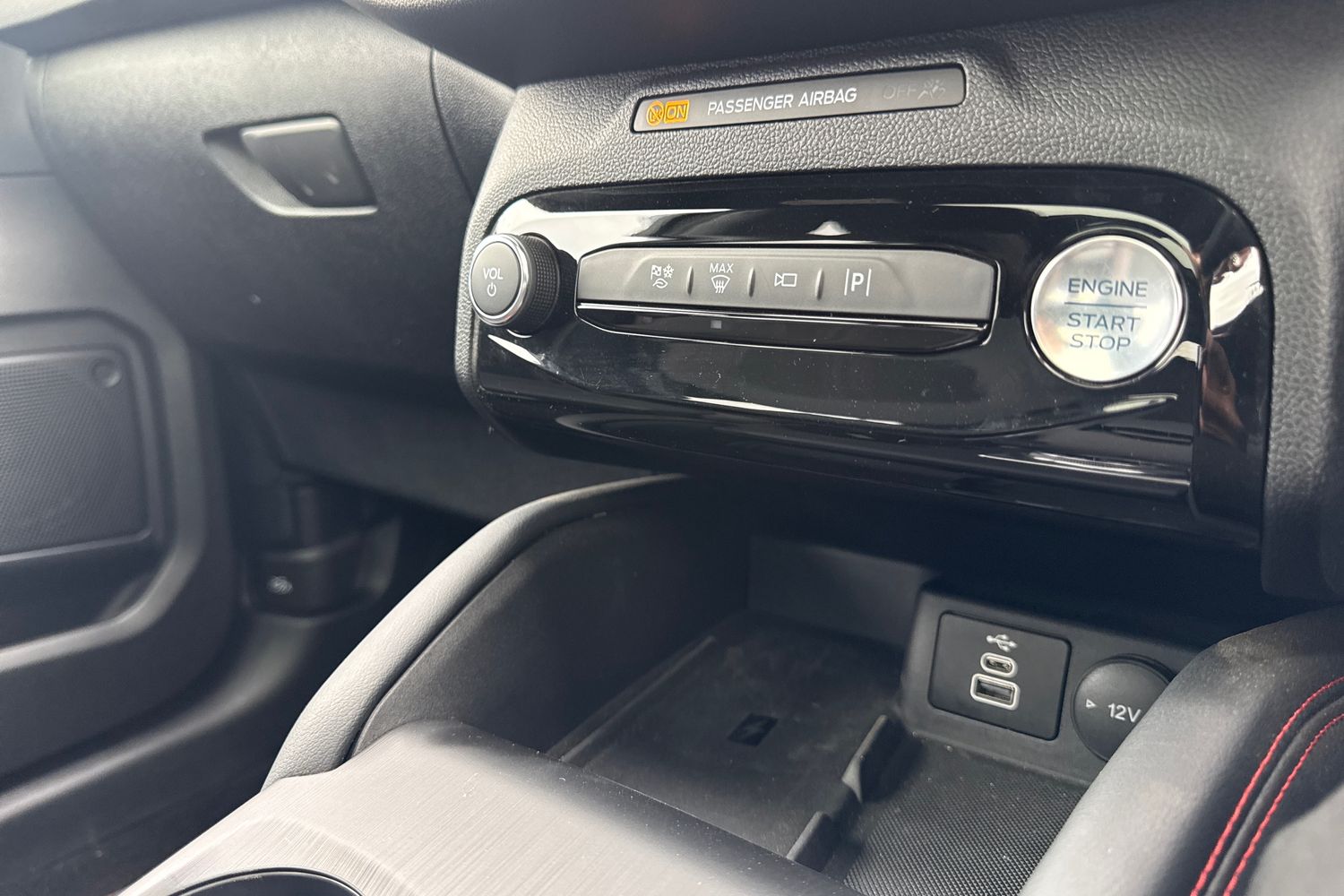 Ford KUGA Photo 30