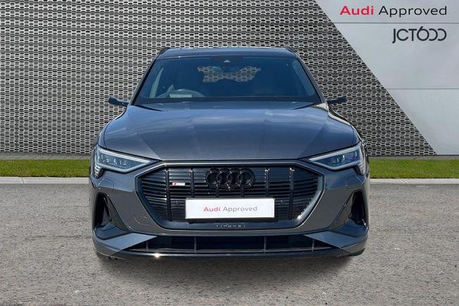 AUDI e-tron Photo 8
