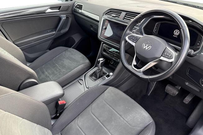 VOLKSWAGEN Tiguan Photo 6