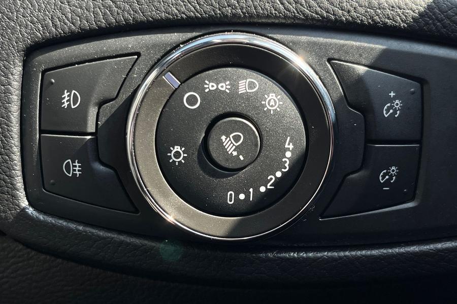 Ford Galaxy Photo autoimg-7e06fa347fc55dfeb2c5c598233e412637020e2a.jpg