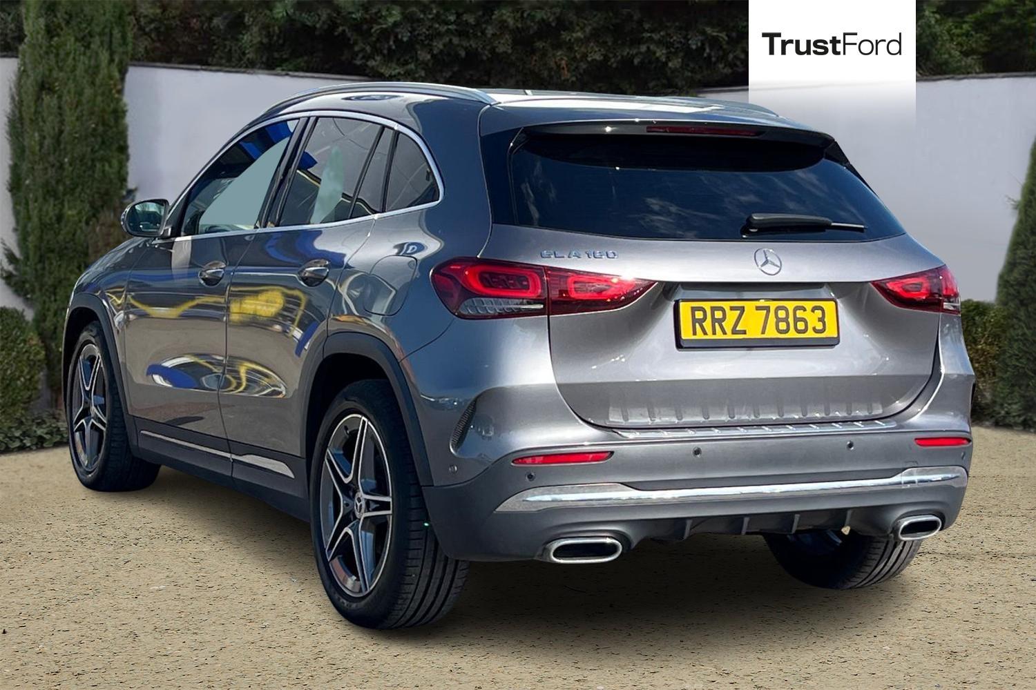 Mercedes-Benz GLA Photo 1