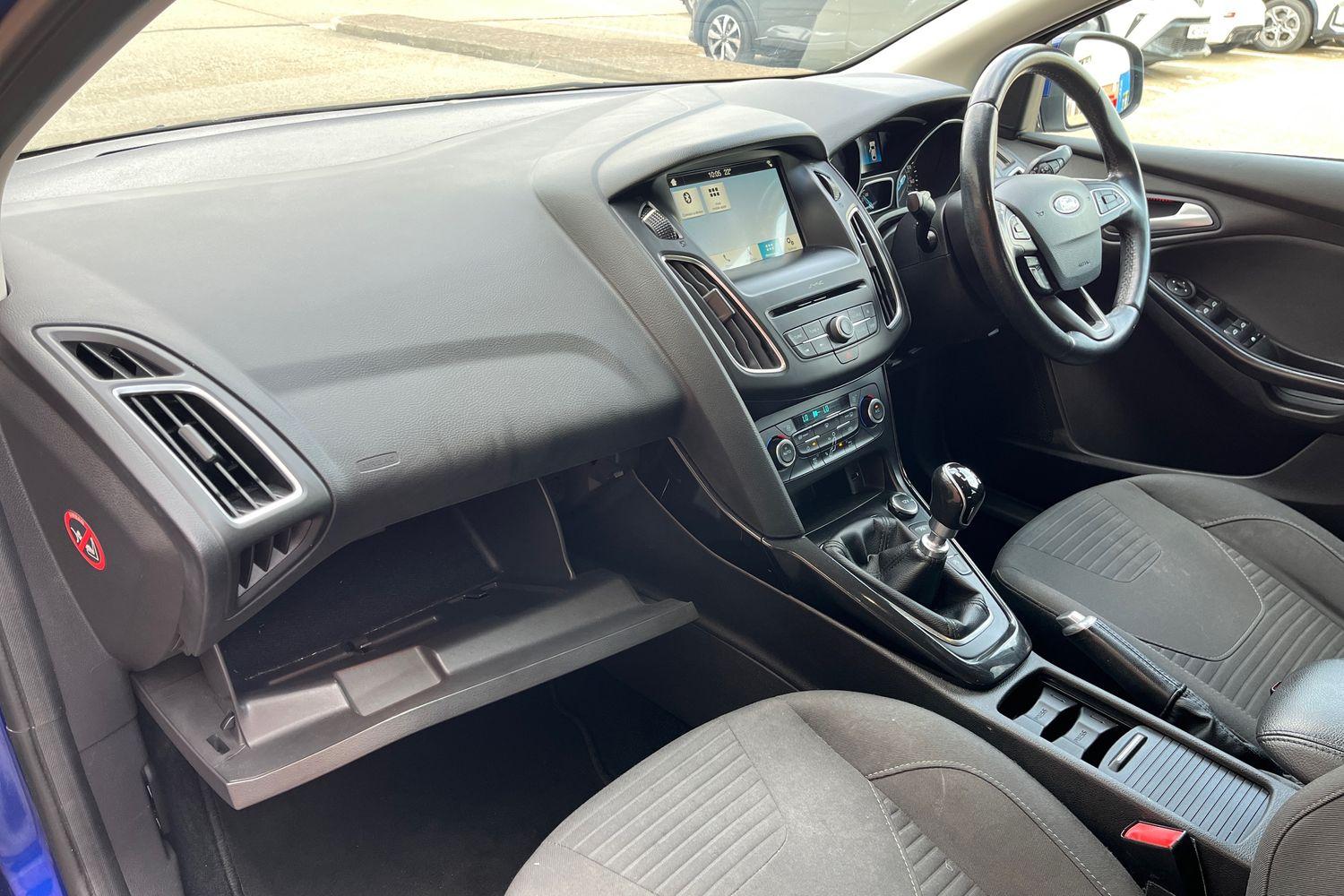 Ford Focus Photo 36