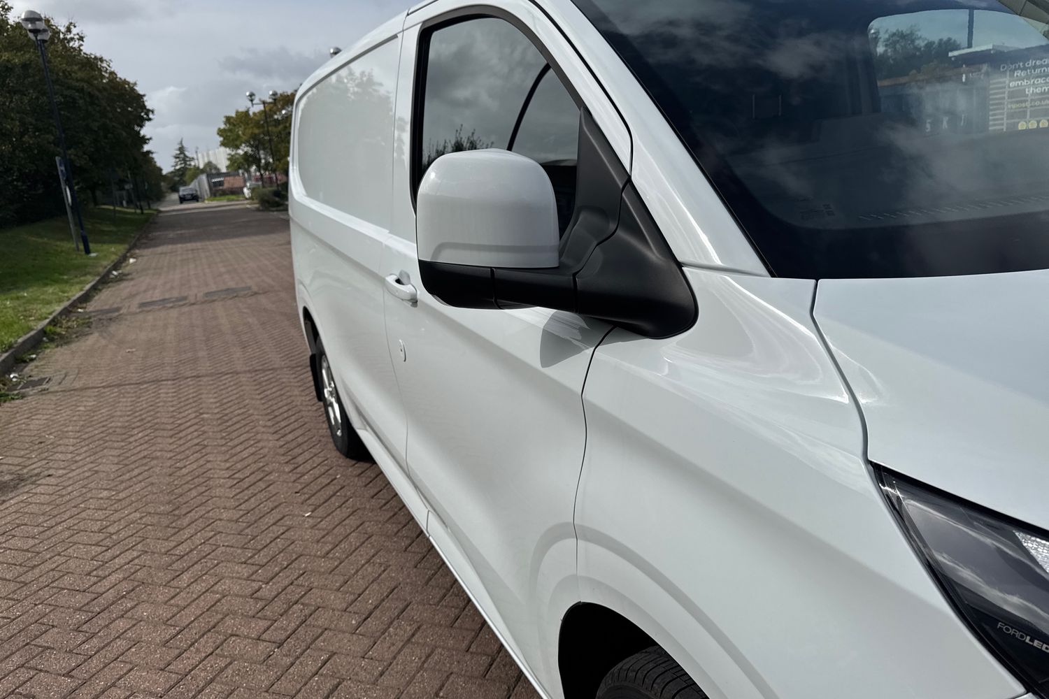 Ford E-TRANSIT CUSTOM Photo 21