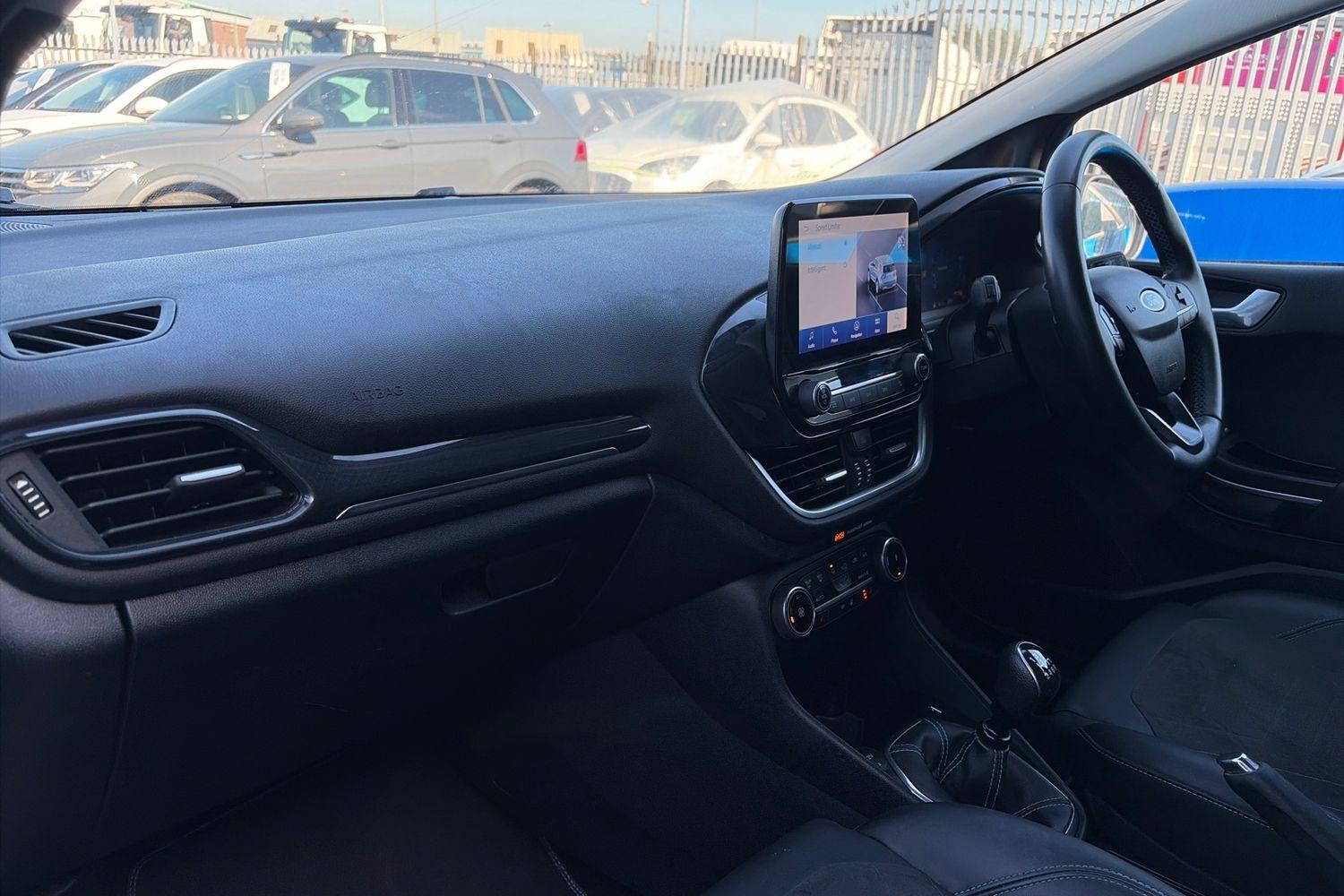 Ford FIESTA Photo 17