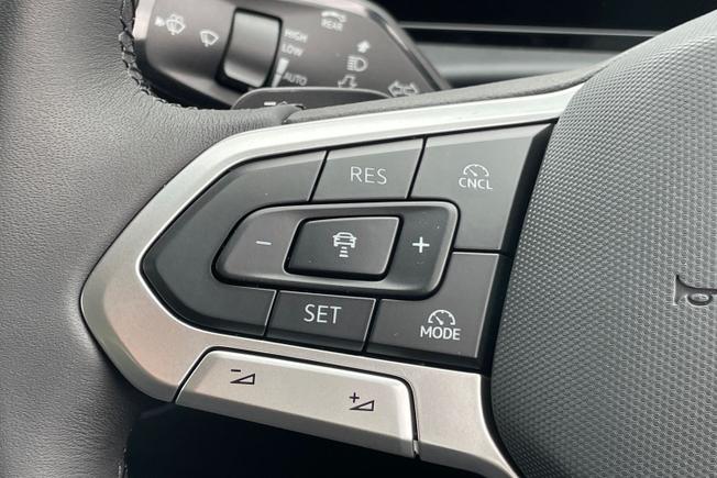VOLKSWAGEN T-Roc Photo 16
