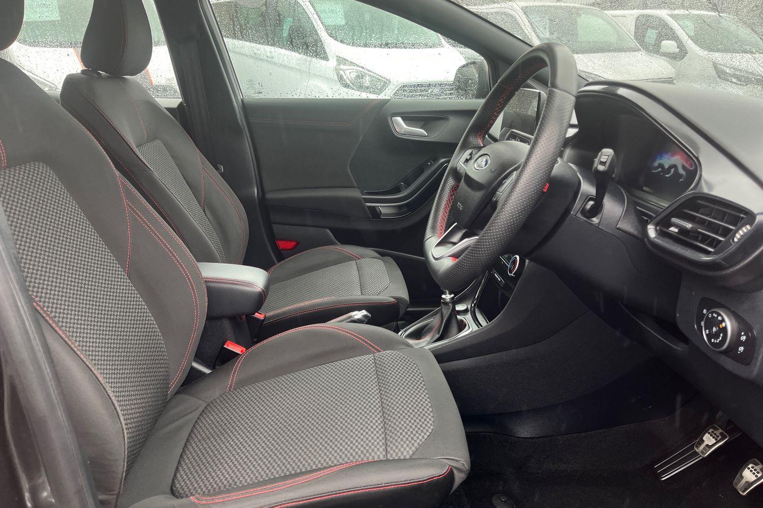 Ford PUMA Photo 16