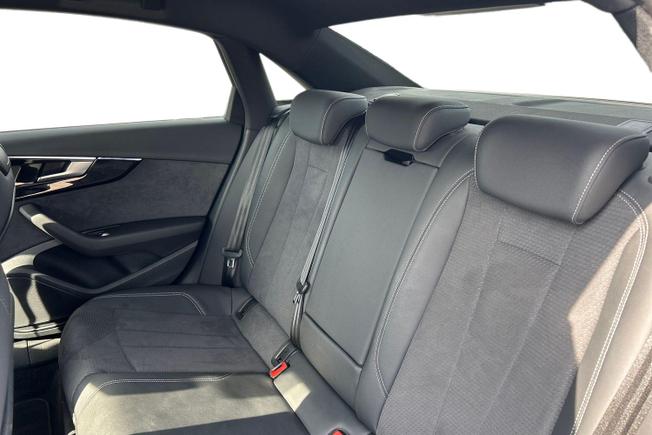 AUDI A4 Photo 9