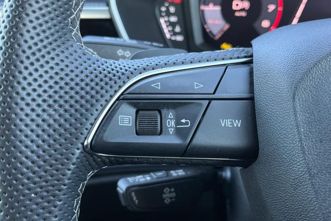 AUDI Q3 Photo 16